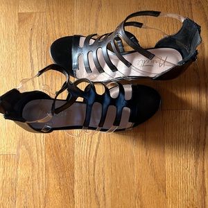 Black and clear  illusion